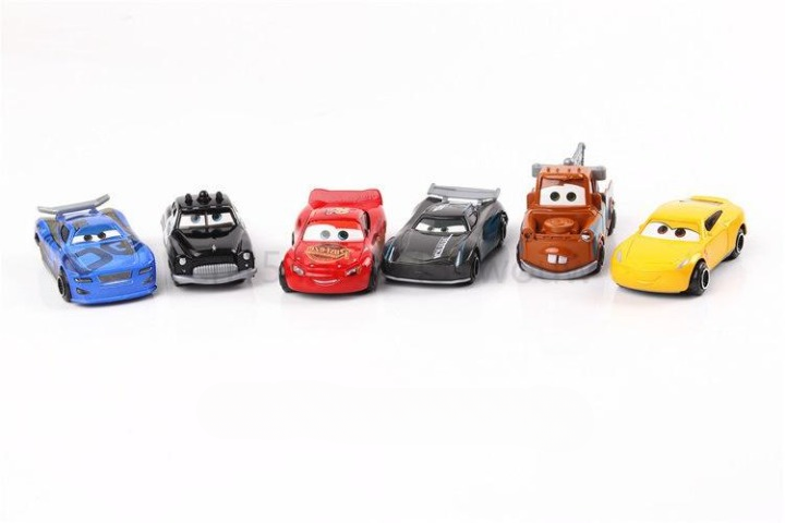 Caminhão Mack do Relâmpago Mcqueen com 6 Carrinhos Total de 7 Peças