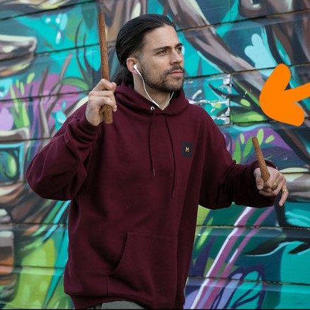 Baquetas Eletrônicas faz o som de bateria batendo no ar